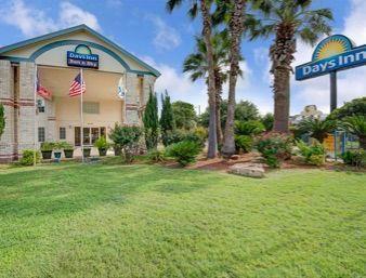 Days Inn By Wyndham San Antonio Southeast Frost Bank Center Екстер'єр фото