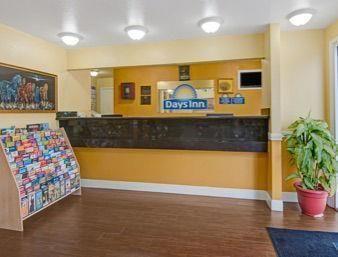 Days Inn By Wyndham San Antonio Southeast Frost Bank Center Екстер'єр фото