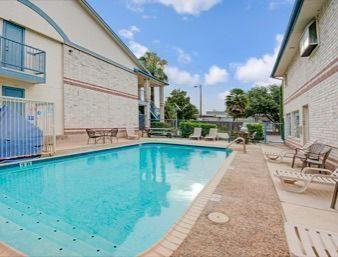 Days Inn By Wyndham San Antonio Southeast Frost Bank Center Екстер'єр фото