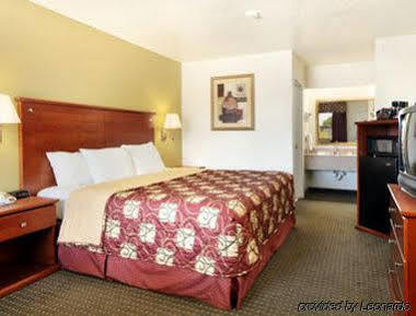 Days Inn By Wyndham San Antonio Southeast Frost Bank Center Екстер'єр фото