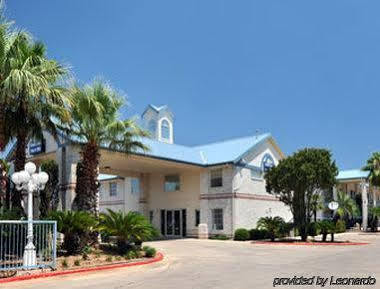 Days Inn By Wyndham San Antonio Southeast Frost Bank Center Екстер'єр фото